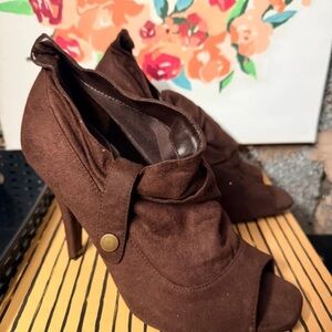 Elegant Brown Peep-Toe Heels